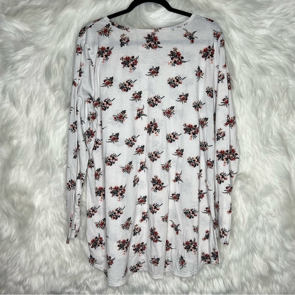 Lularoe Lynnae White Floral Top Size 3XL - Picture 2 of 3